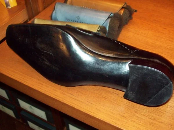 Cleverley bespoke - Double Monk store 6.webp