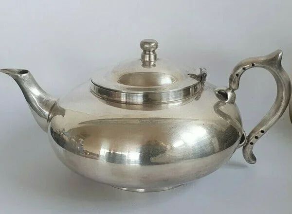 Robur teapot 1927 patented.webp