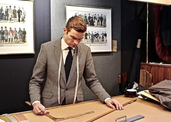 Collar gap - Huntsman bespoke 1.jpg Collar gap - Huntsman bespoke 1.jpg